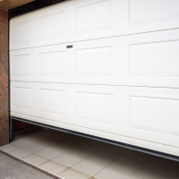 Garage Door Won&#039;t Close_thumbnail Votre porte de garage ne se ferme plus? Voici un guide de dépannage pour vous aider